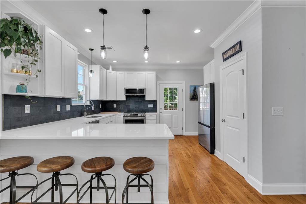 6401 LOUIS XIV Street