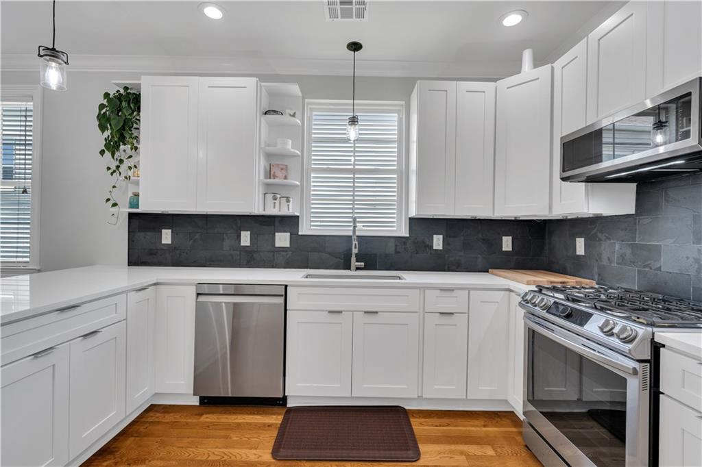 6401 LOUIS XIV Street