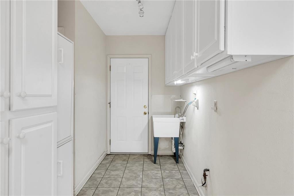 3501 DERBIGNY Street