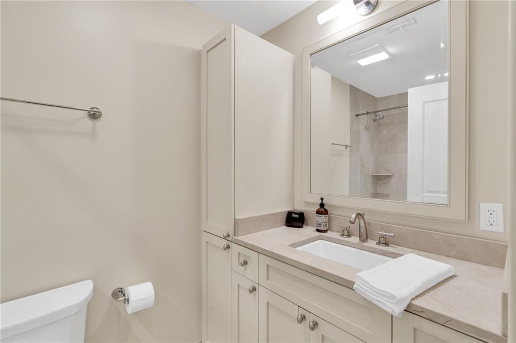 220 DECATUR Street 302