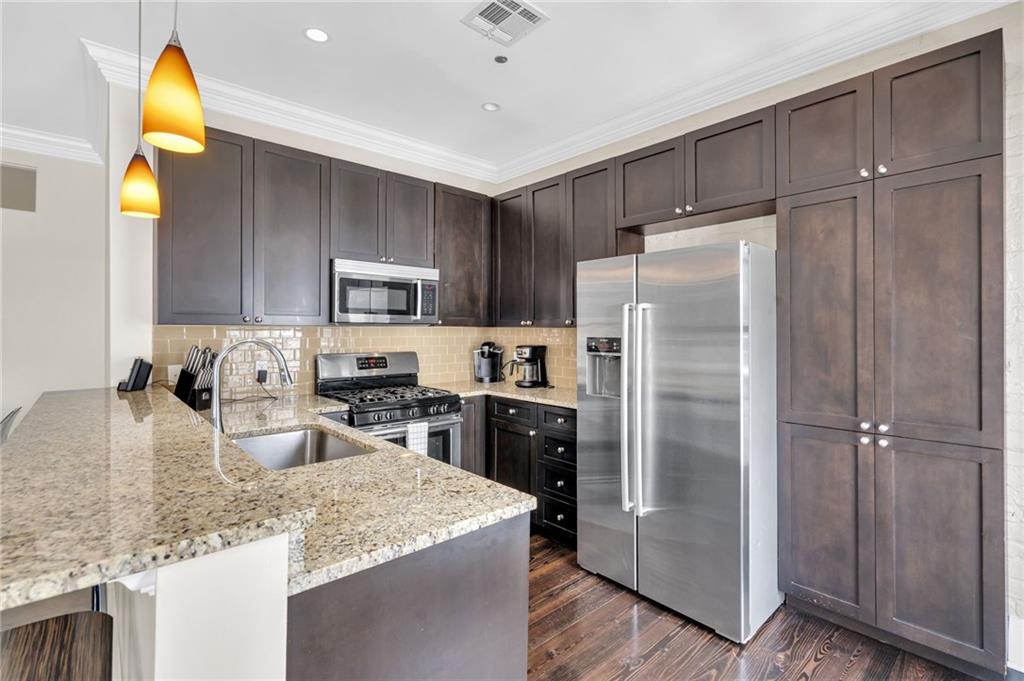 220 DECATUR Street 302