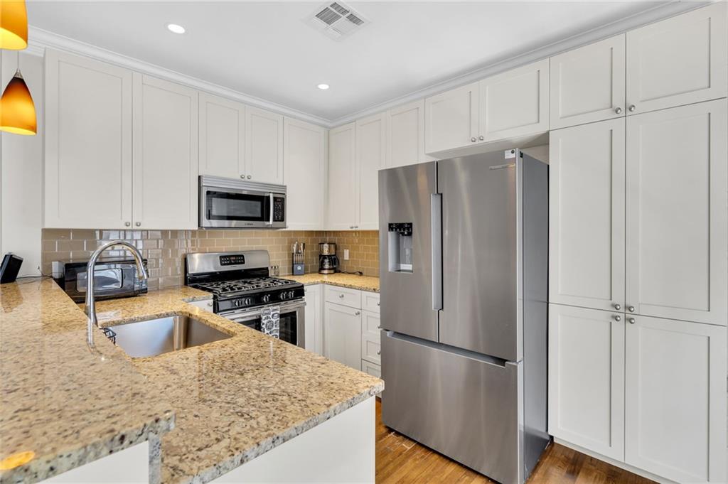 220 DECATUR Street 302