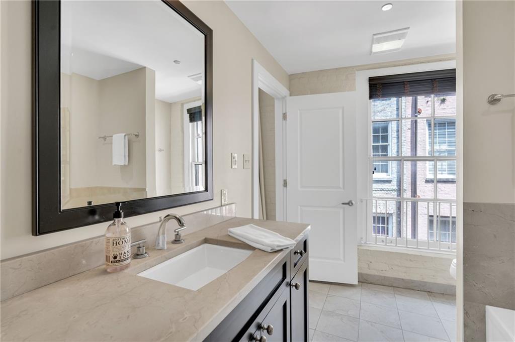 220 DECATUR Street 304