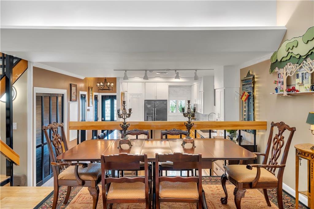 7300 LAKESHORE Drive 20