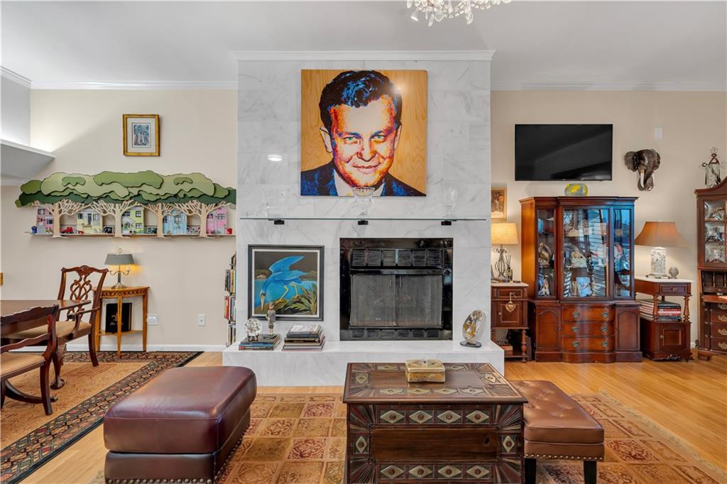 7300 LAKESHORE Drive 20