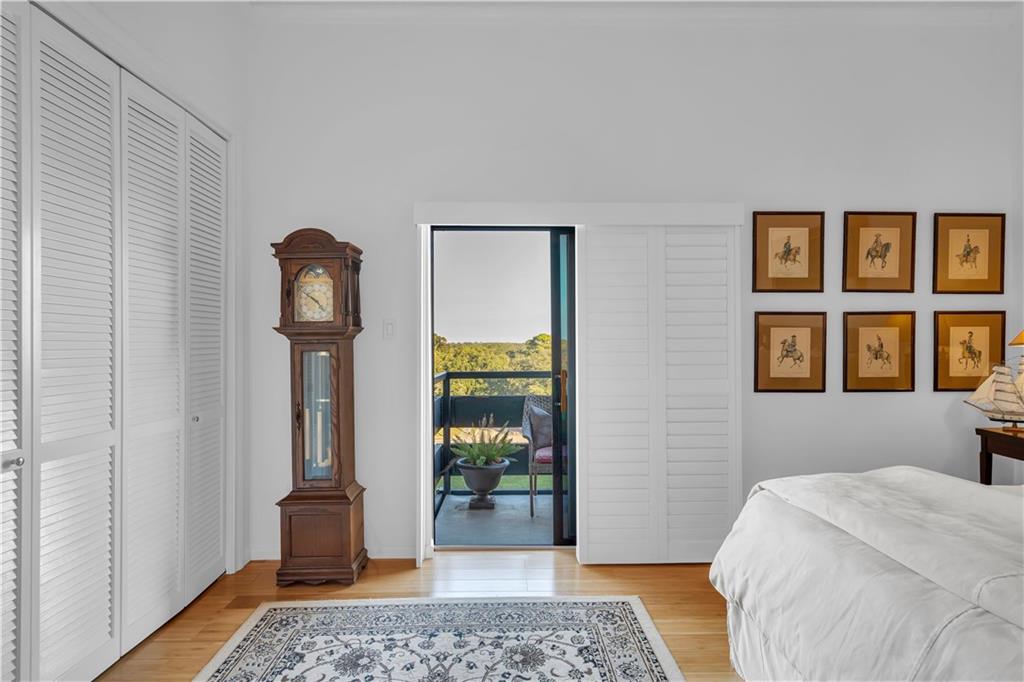 7300 LAKESHORE Drive 20