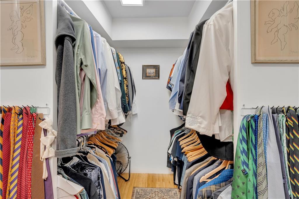 7300 LAKESHORE Drive 20