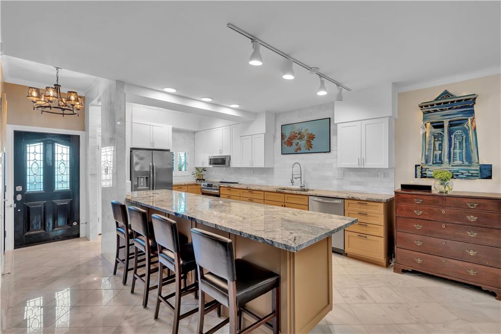 7300 LAKESHORE Drive 20