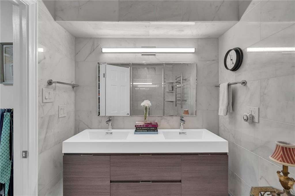 7300 LAKESHORE Drive 20