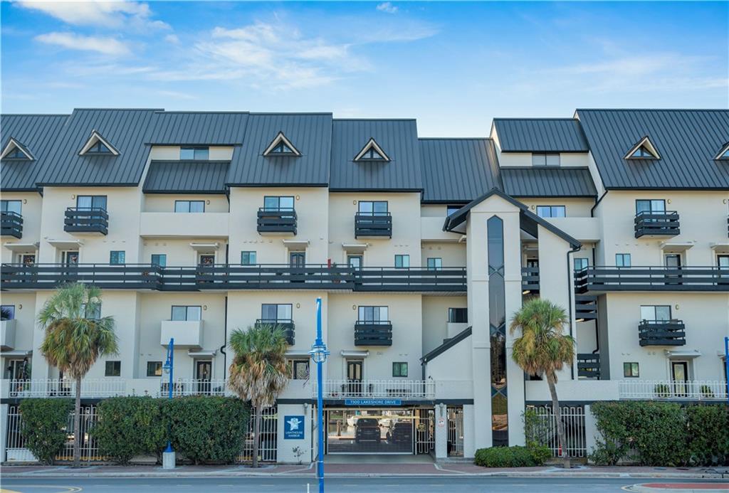 7300 LAKESHORE Drive 20