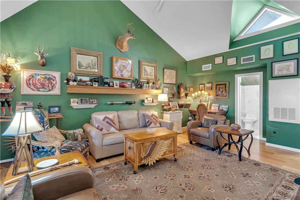 7300 LAKESHORE Drive 20