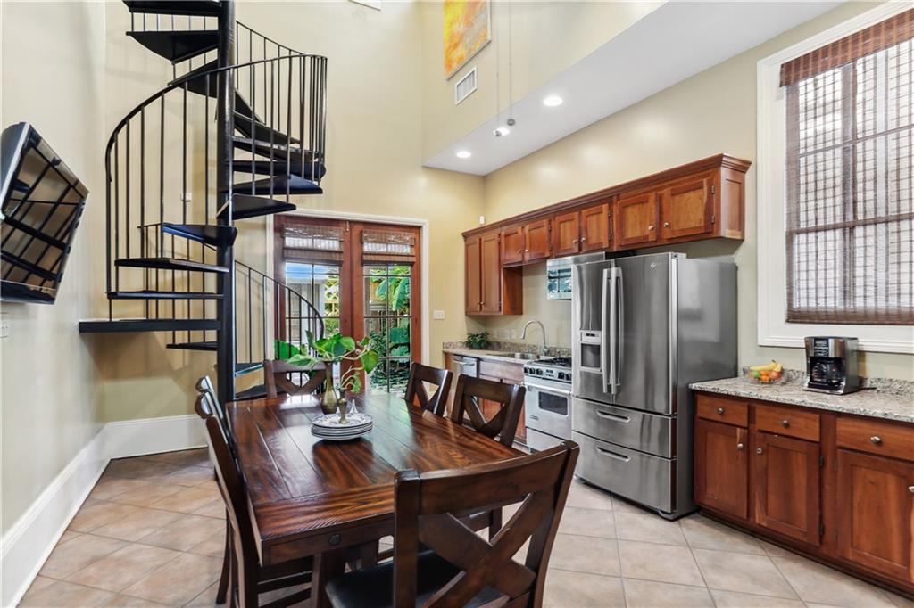 1452 MAGAZINE Street B