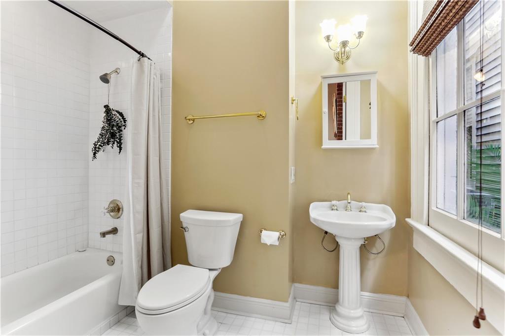 1452 MAGAZINE Street B