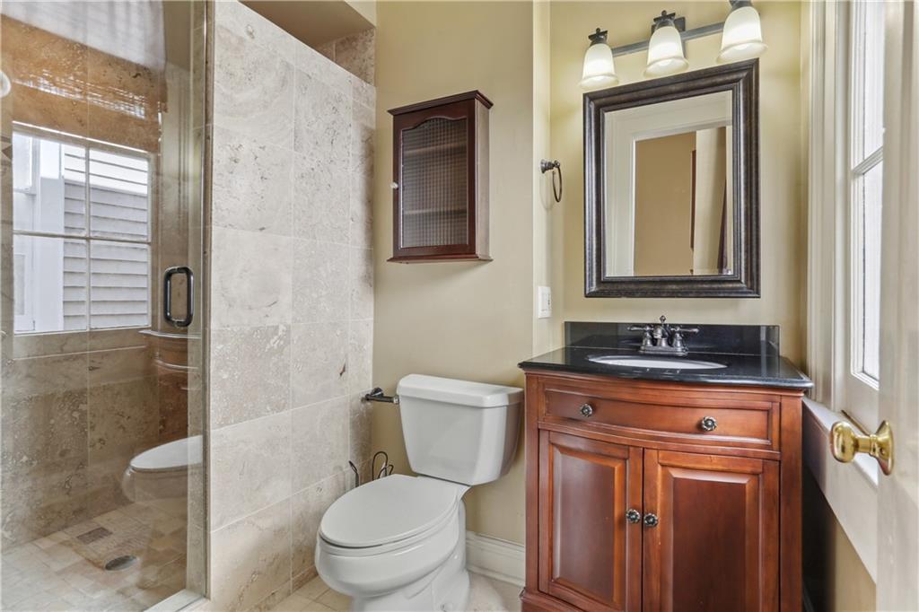 1452 MAGAZINE Street B