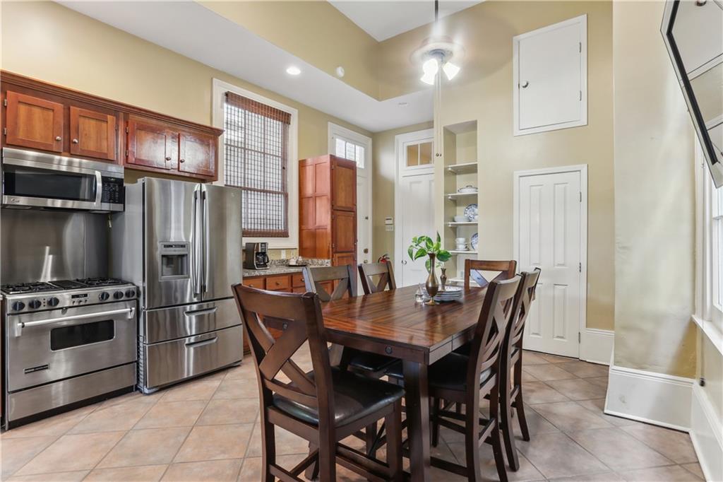 1452 MAGAZINE Street B