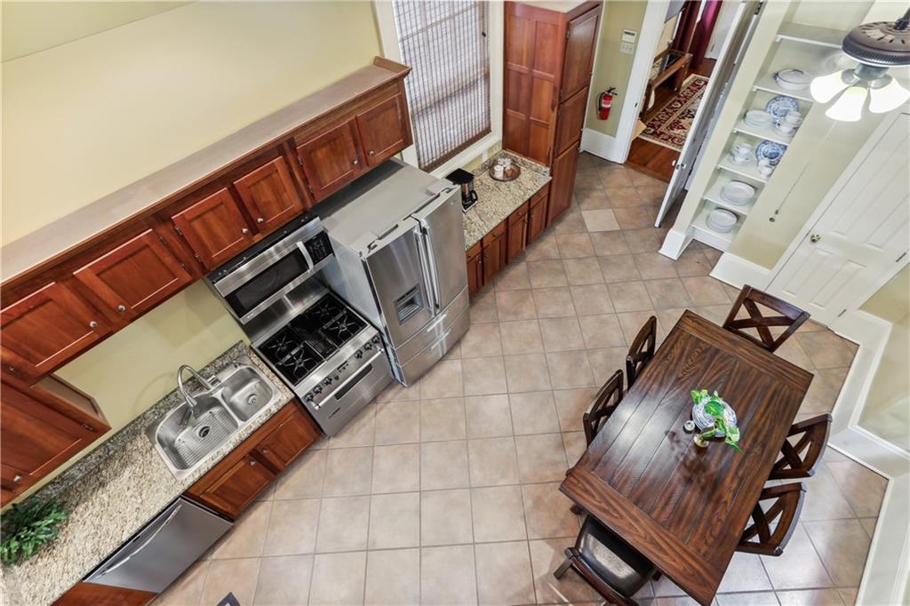 1452 MAGAZINE Street B