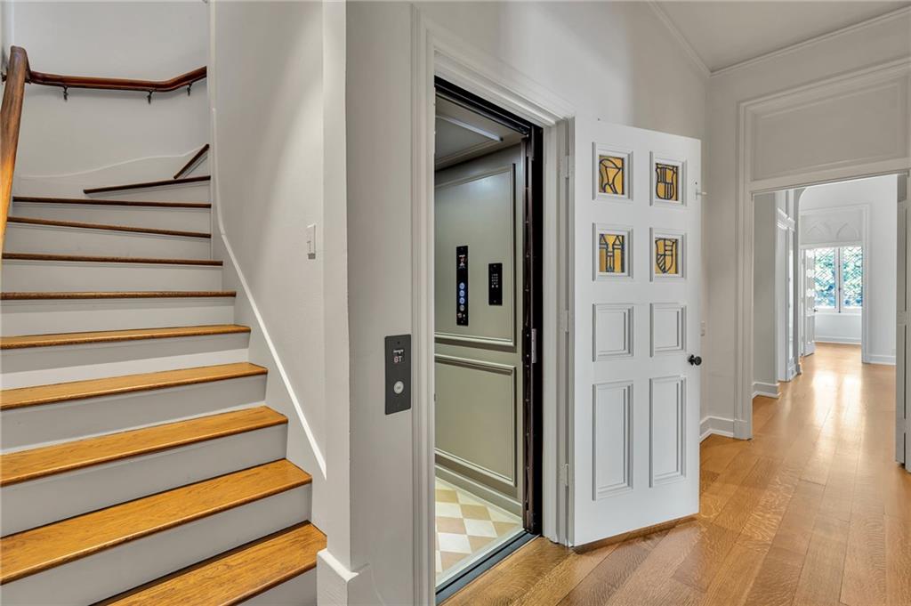 27 AUDUBON Place