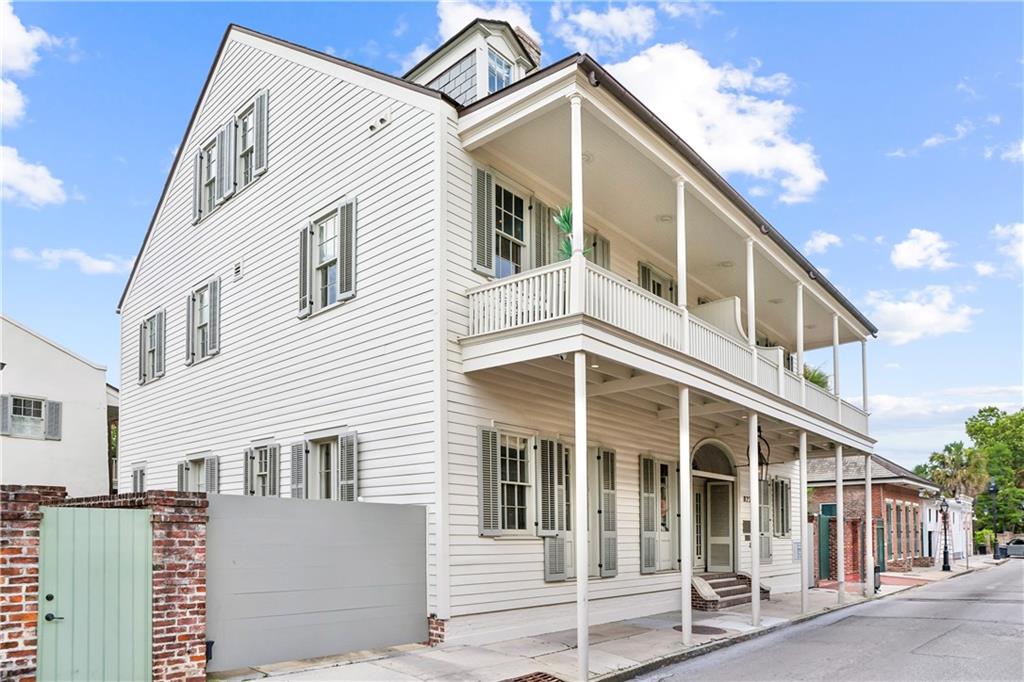 822 BARRACKS Street A