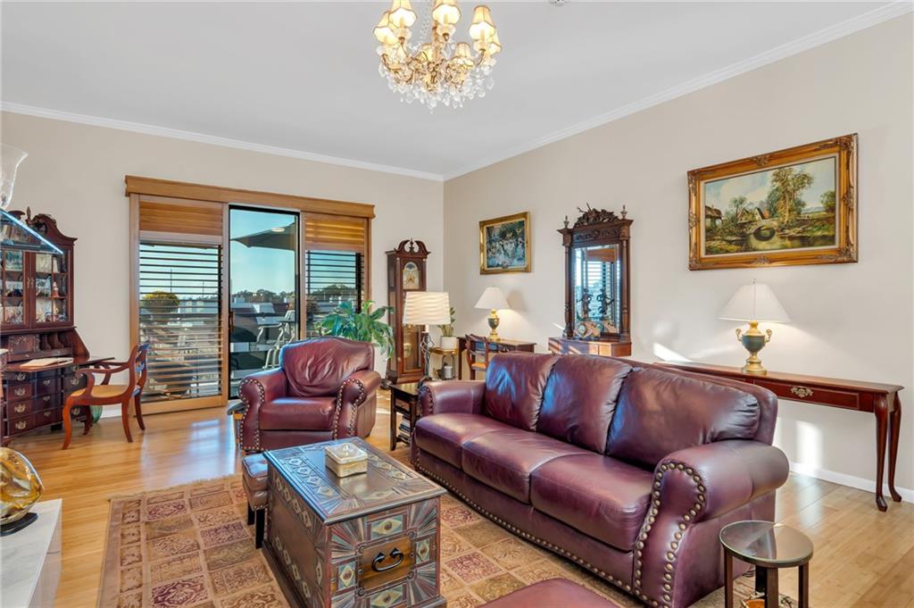 7300 LAKESHORE Drive 20