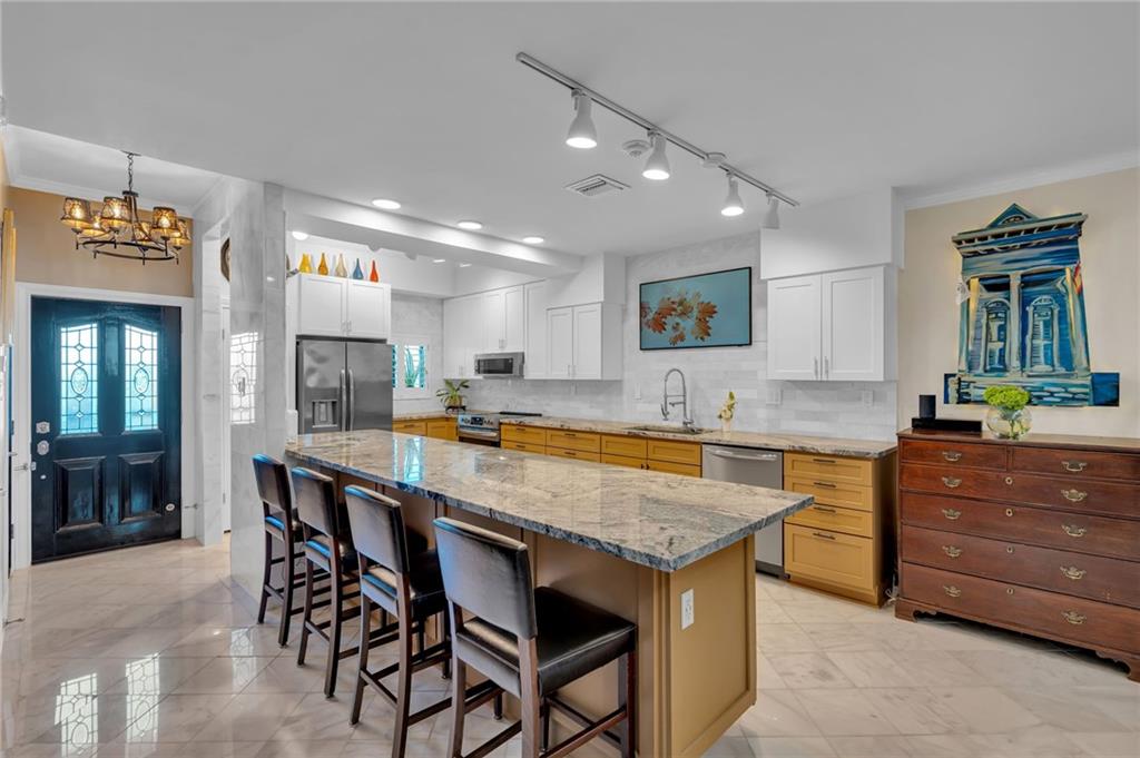 7300 LAKESHORE Drive 20