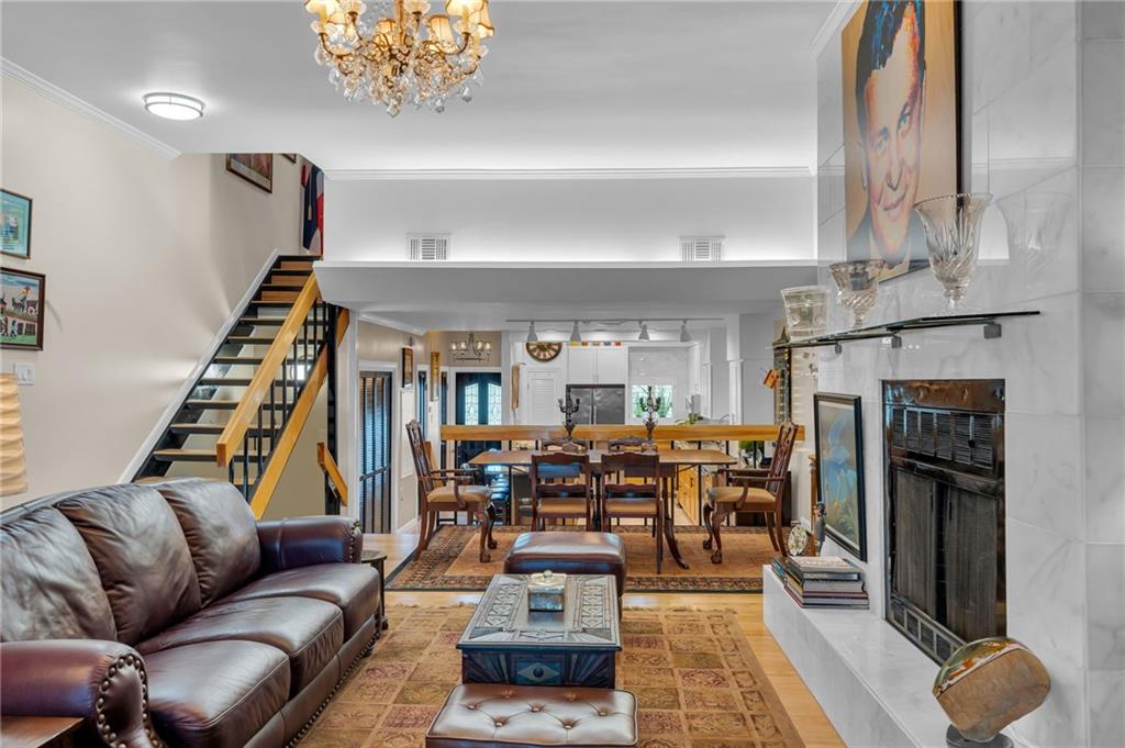 7300 LAKESHORE Drive 20
