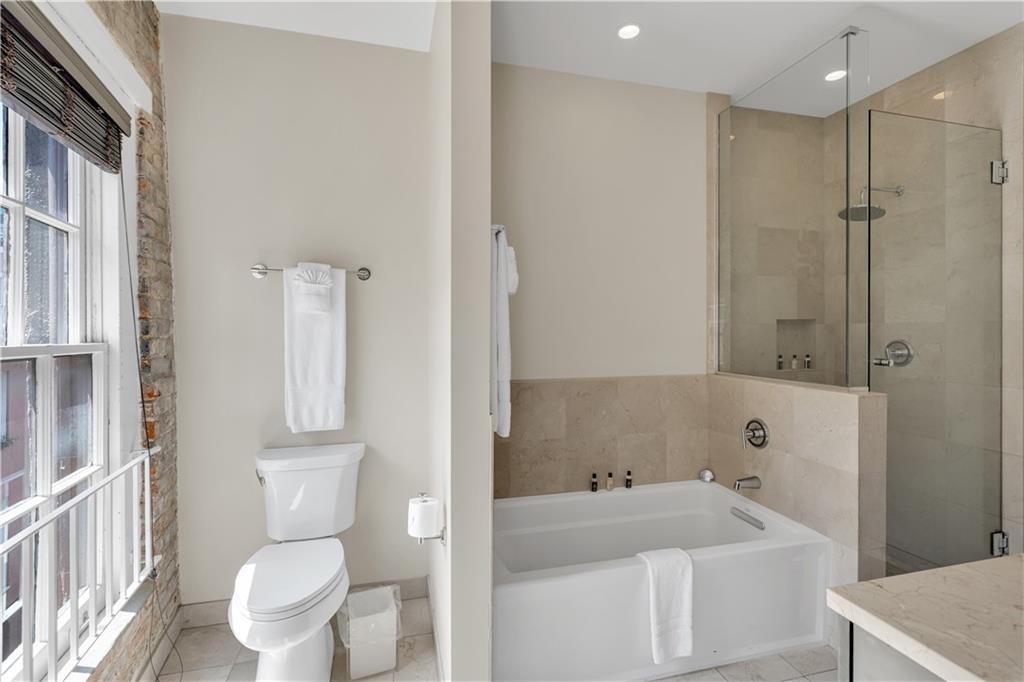 220 DECATUR Street 404