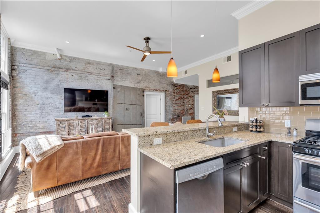 220 DECATUR Street 404