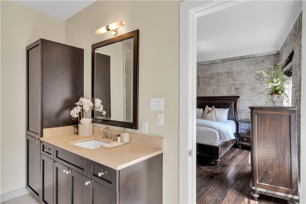 220 DECATUR Street 404