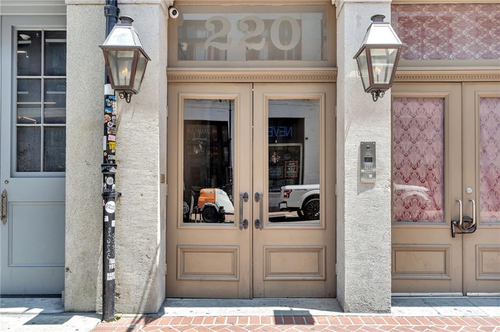 220 DECATUR Street 404