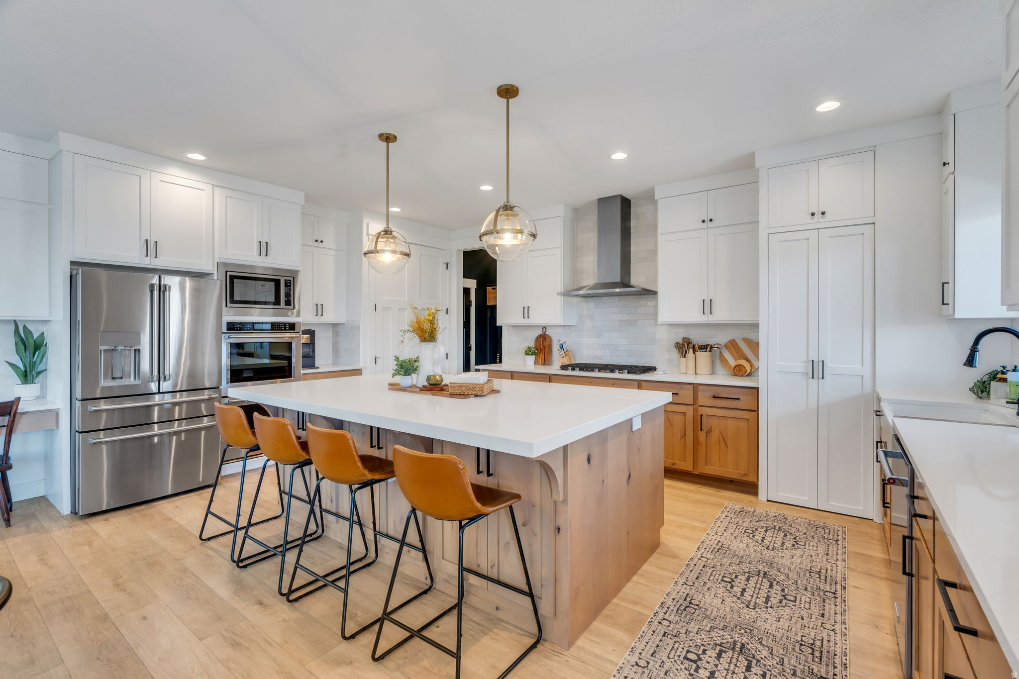 208 N BAY DR