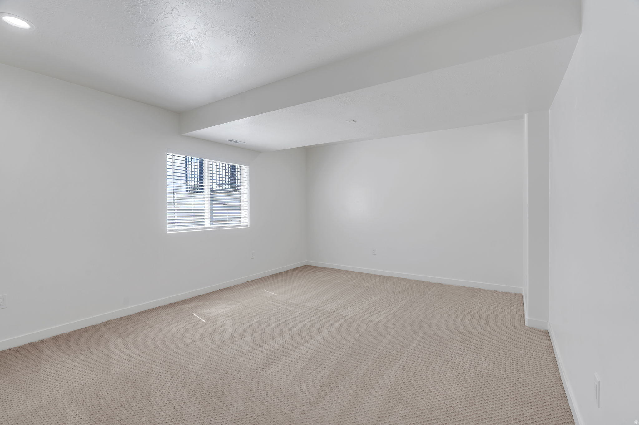 208 N BAY DR