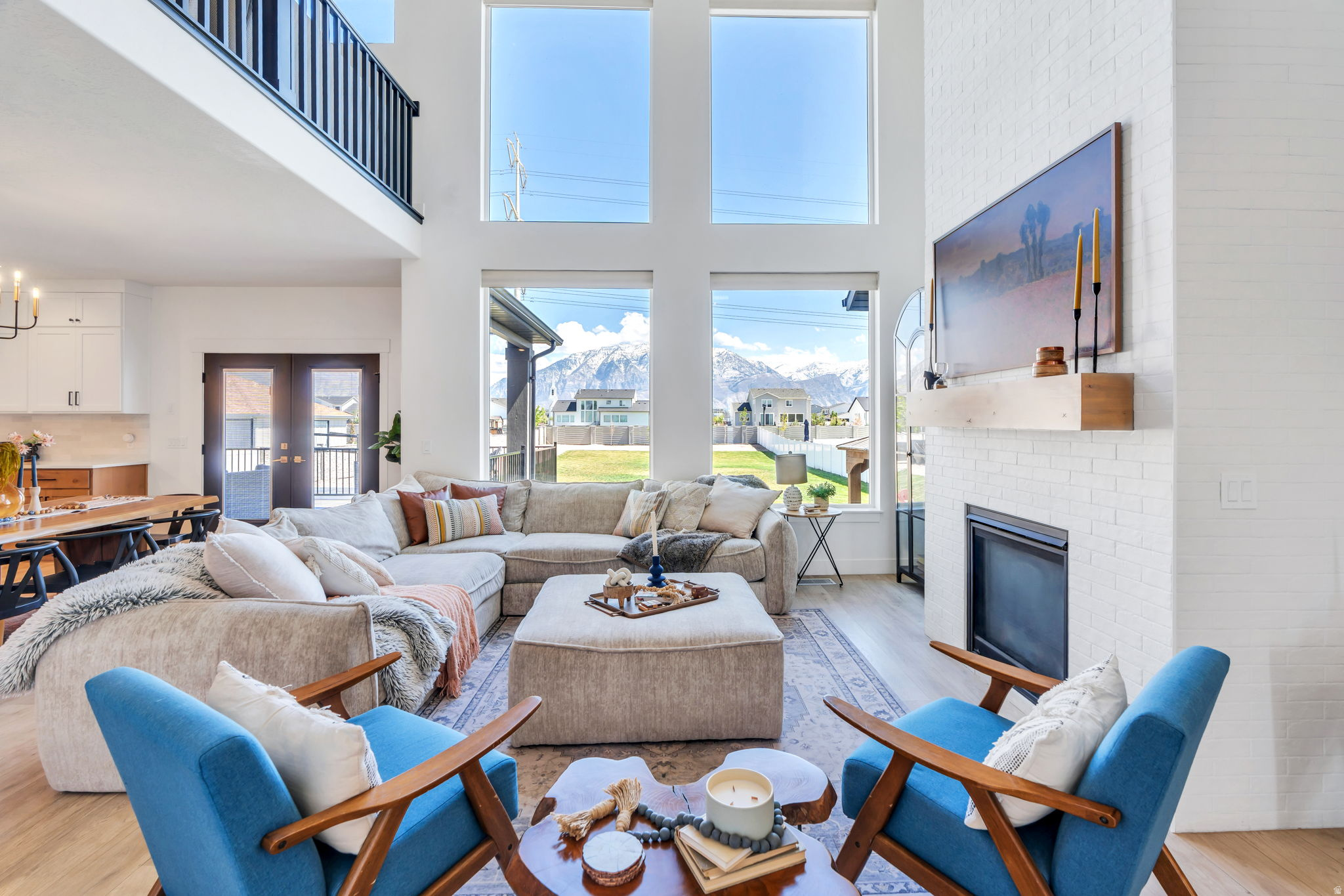 208 N BAY DR