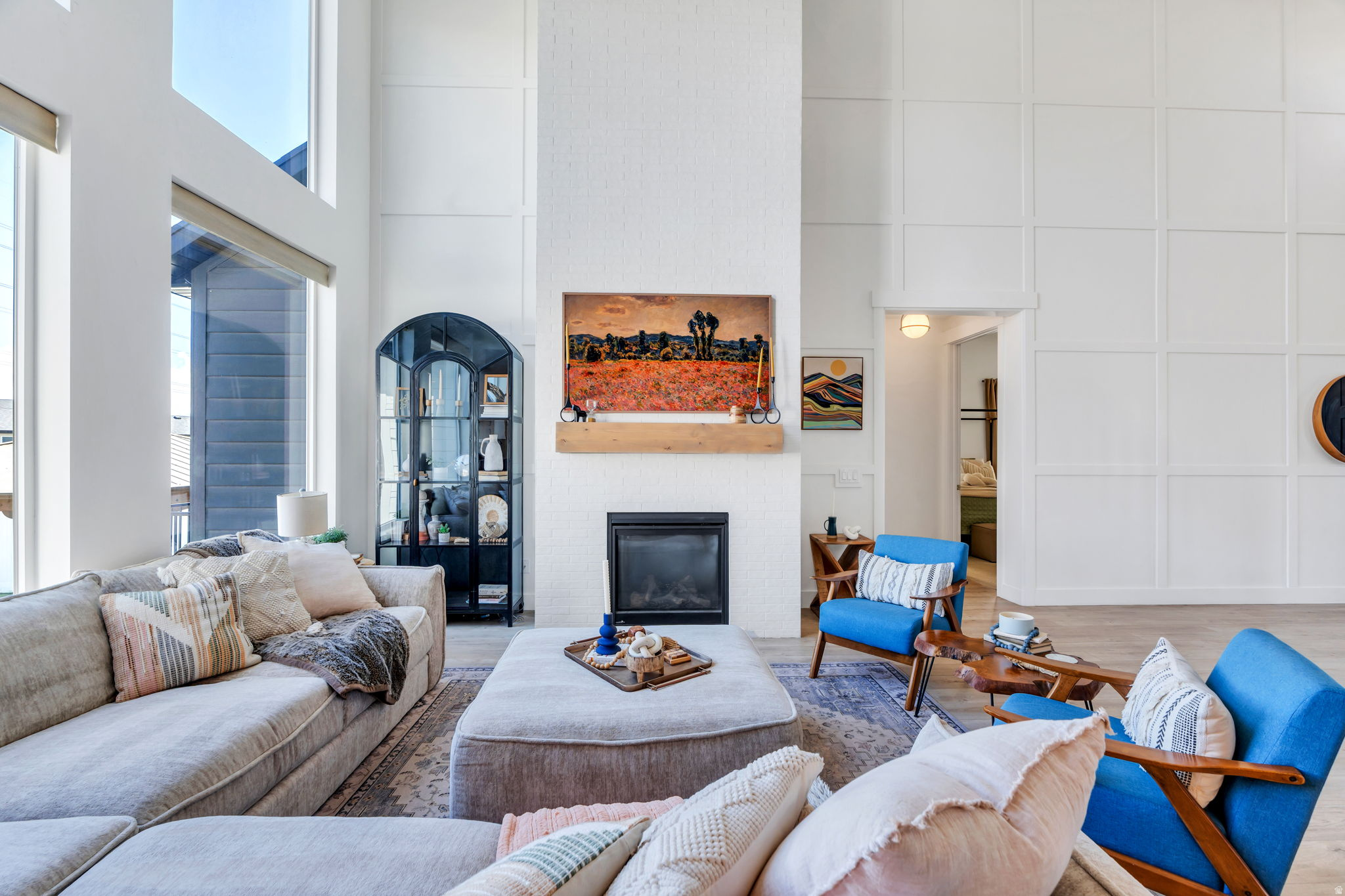 208 N BAY DR