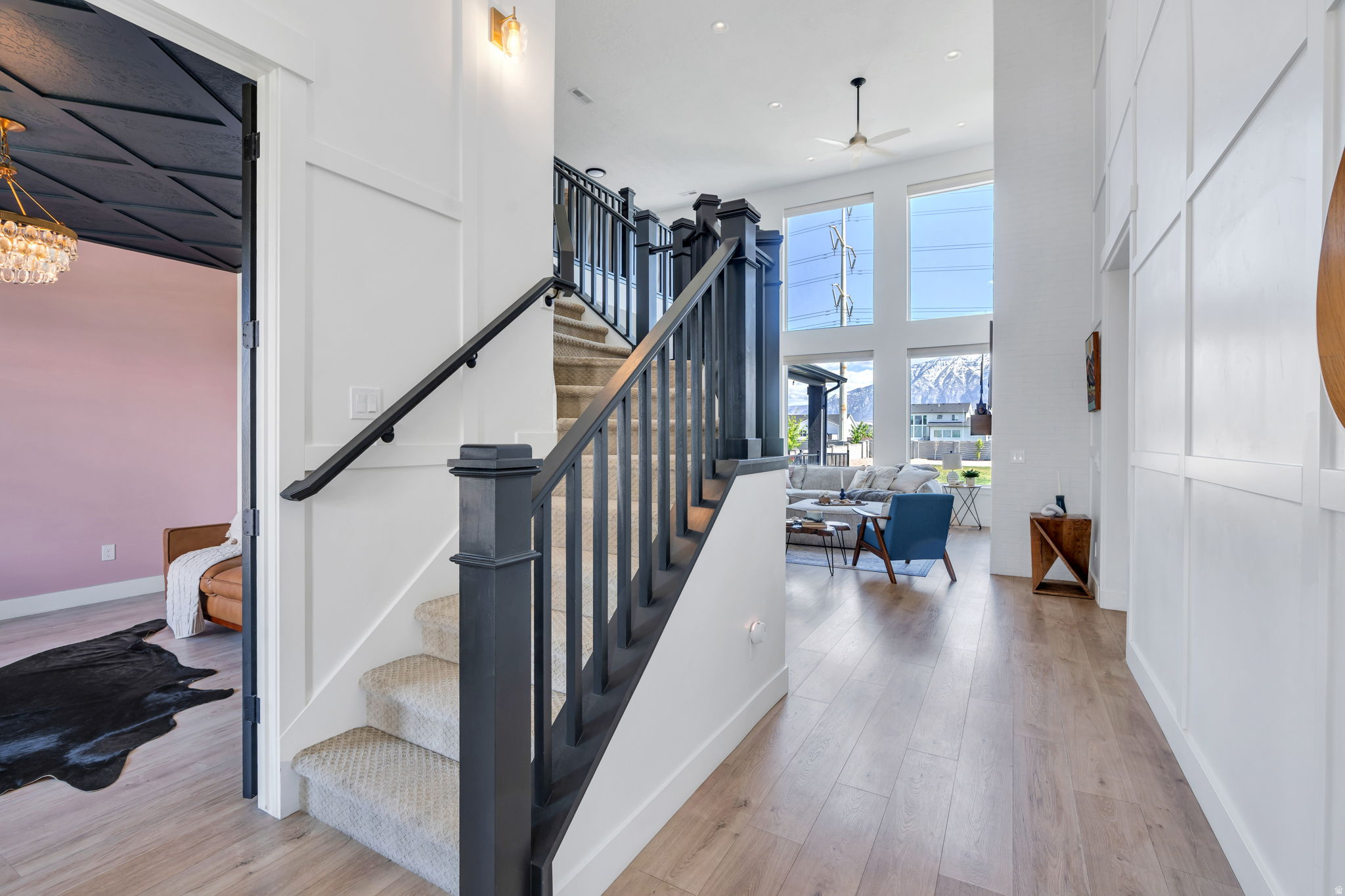 208 N BAY DR