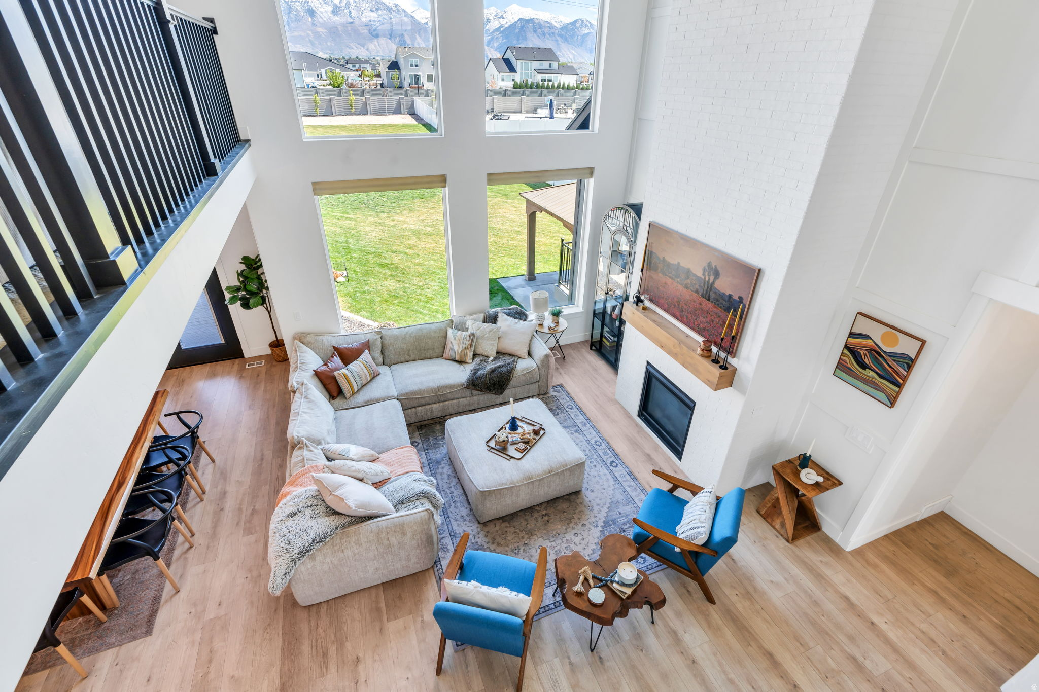 208 N BAY DR