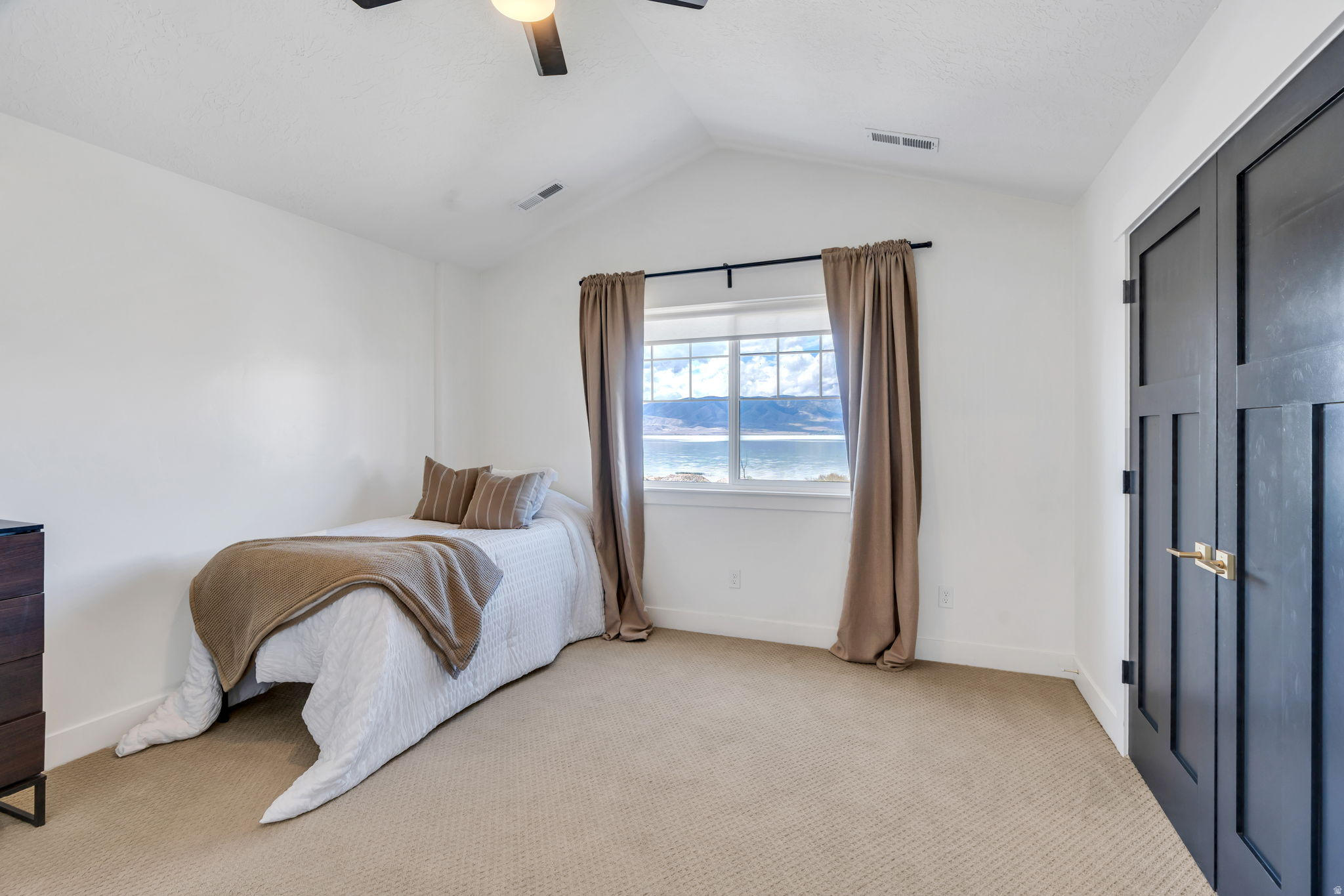208 N BAY DR