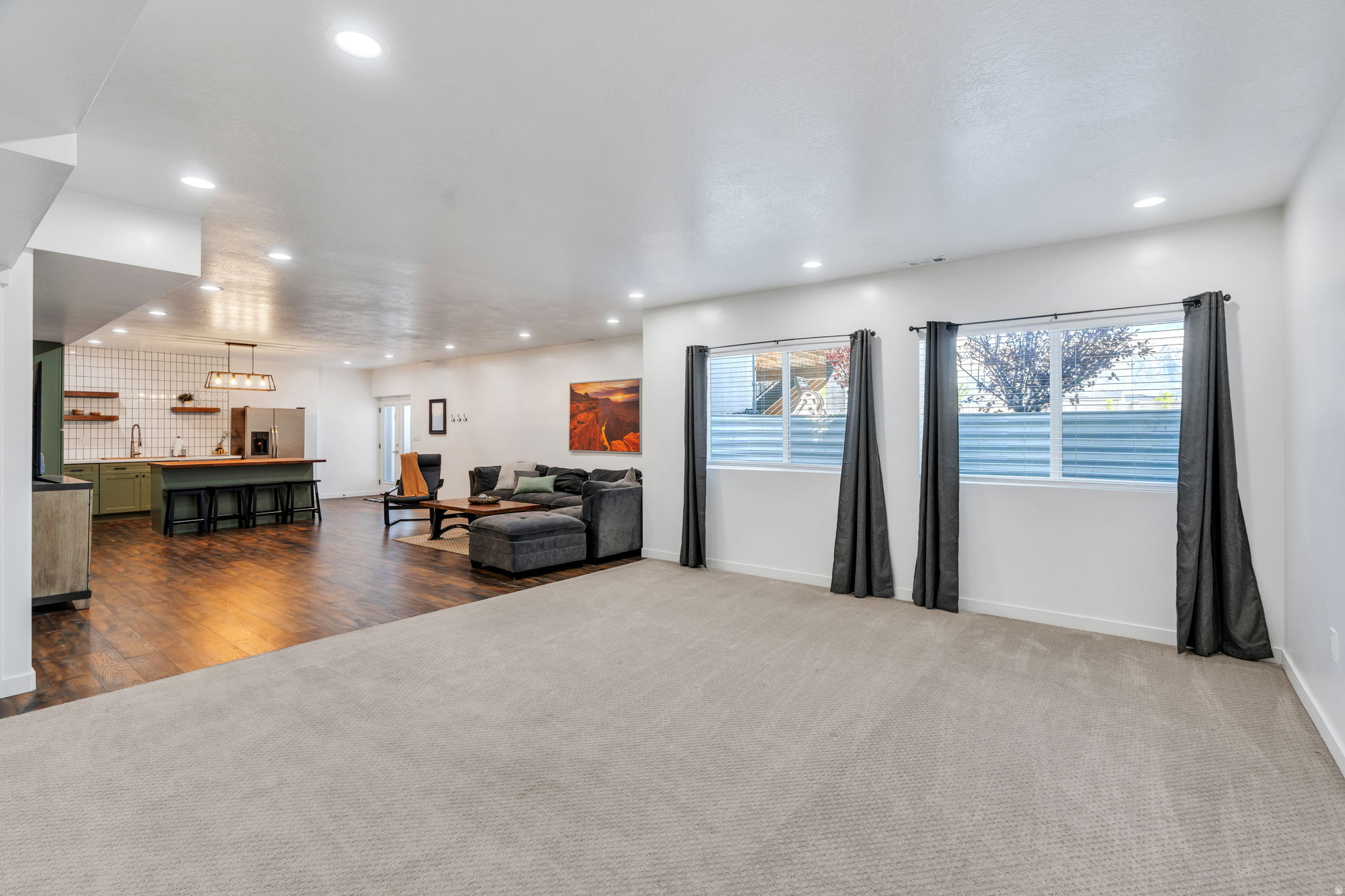 208 N BAY DR