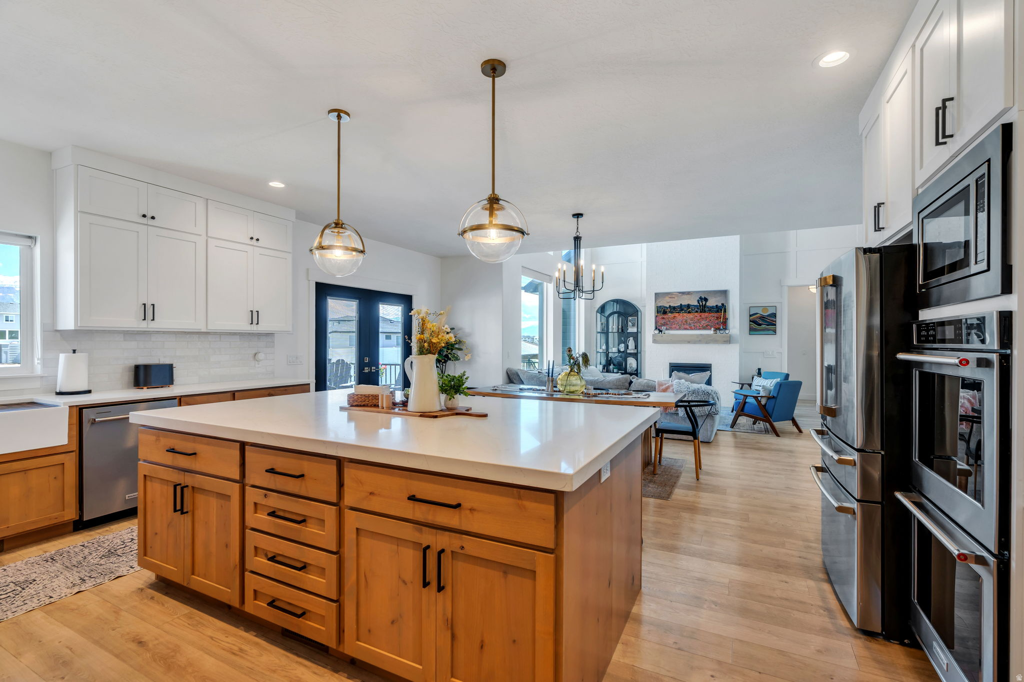 208 N BAY DR