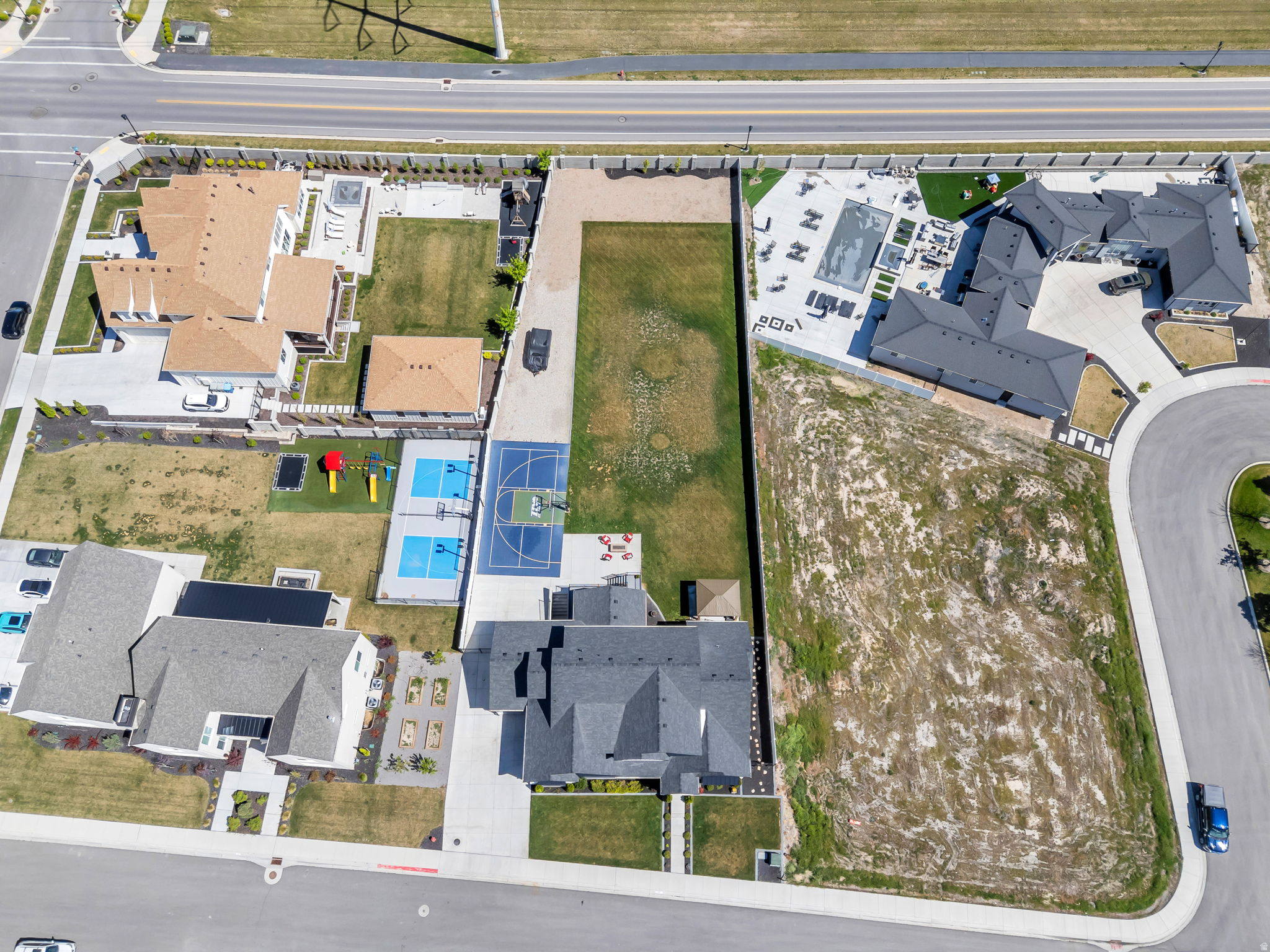 208 N BAY DR