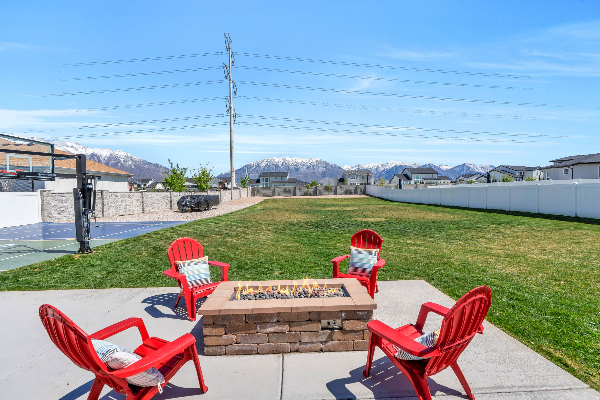 208 N BAY DR
