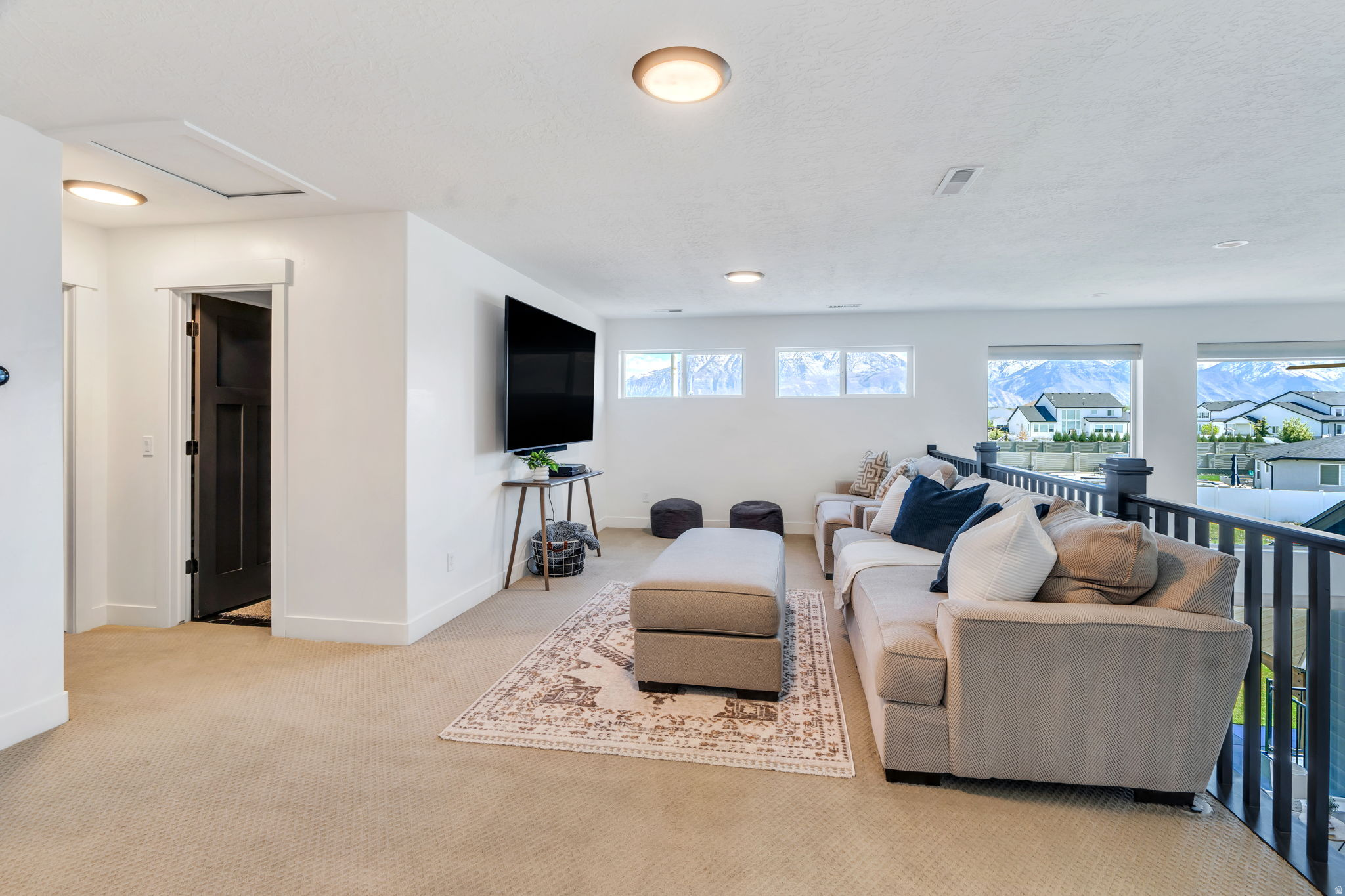 208 N BAY DR