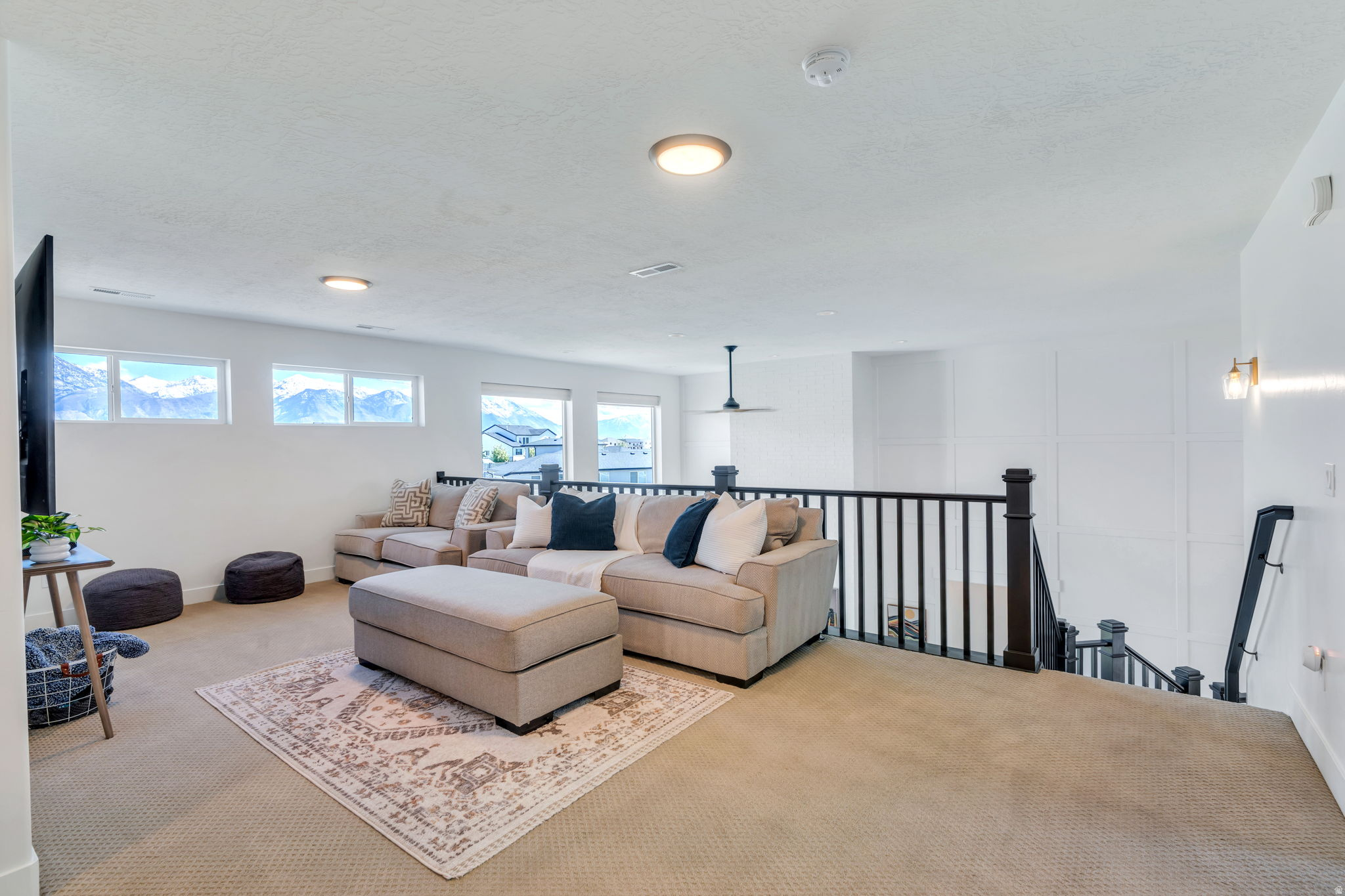 208 N BAY DR
