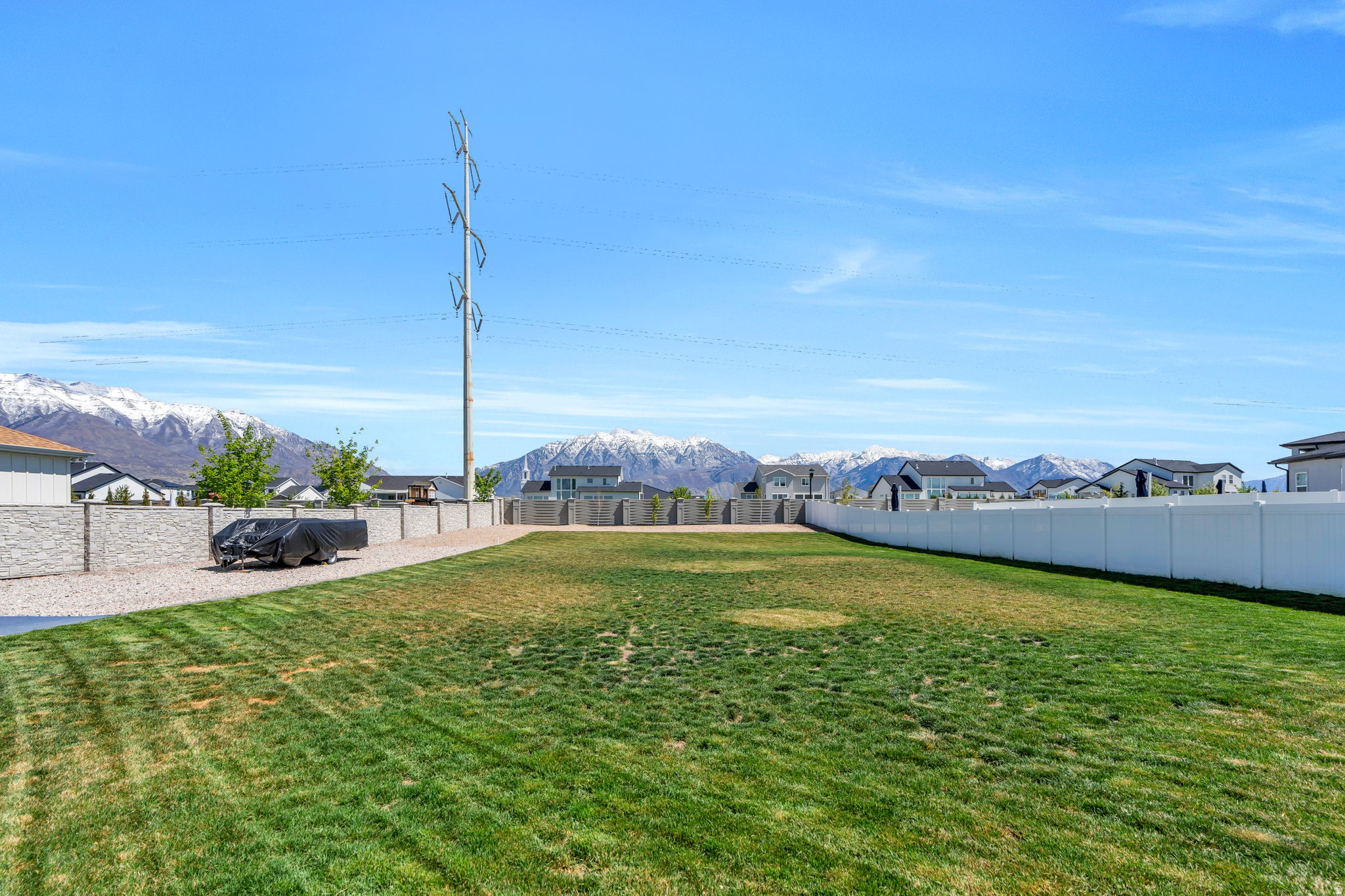 208 N BAY DR
