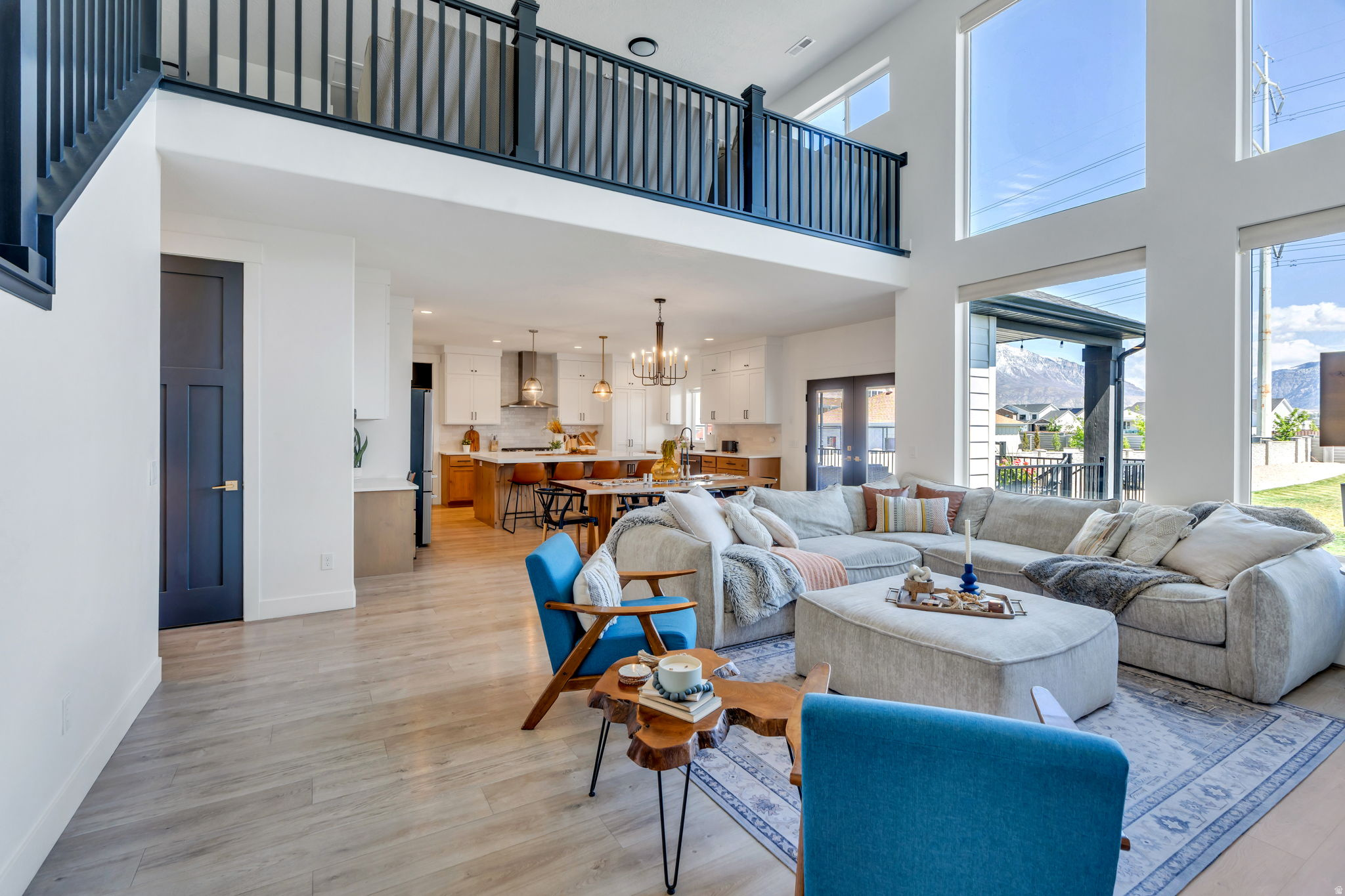 208 N BAY DR