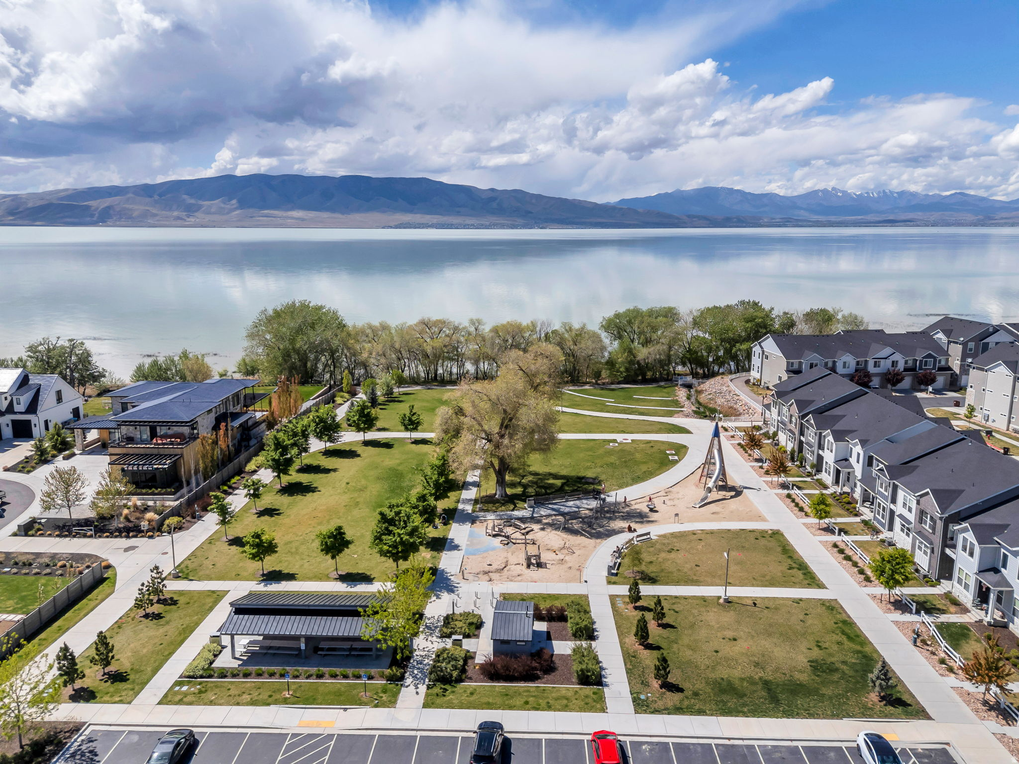 208 N BAY DR