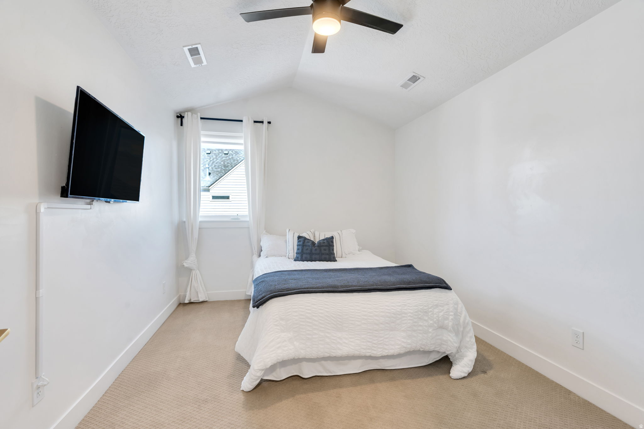 208 N BAY DR