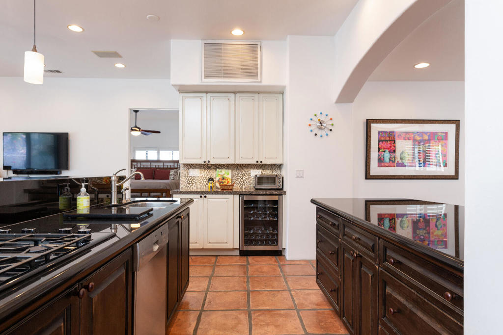 675 N Plaza Amigo