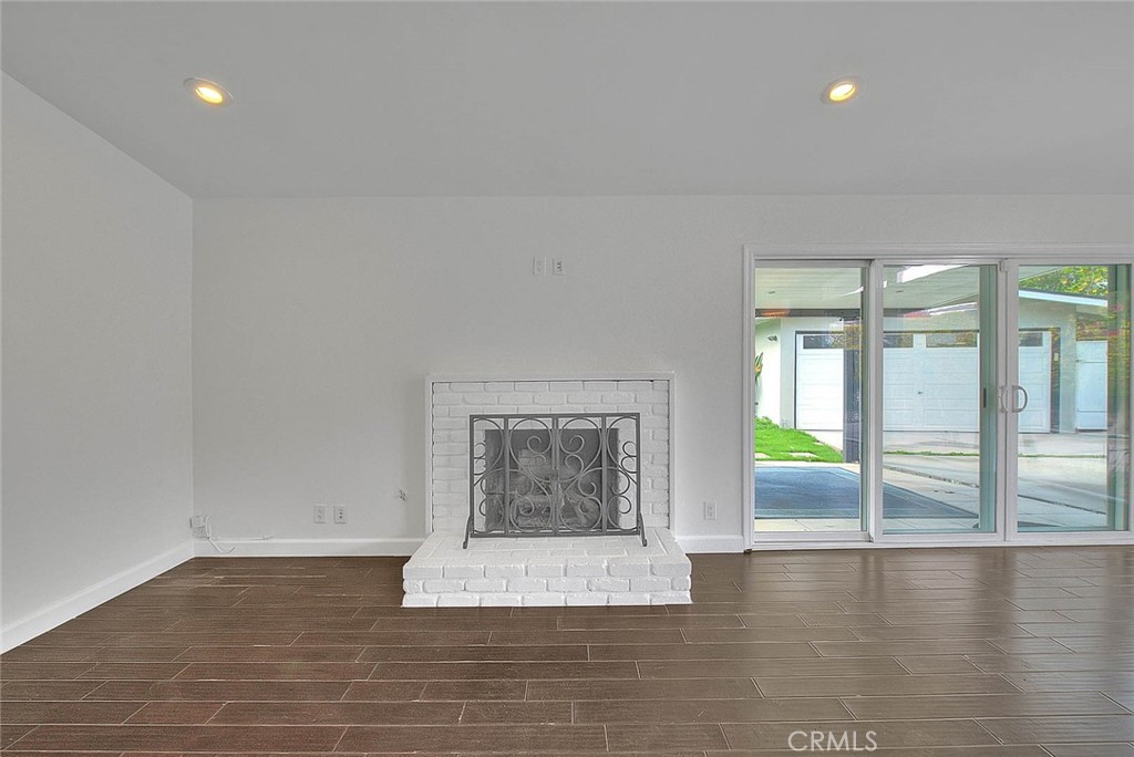 243 Greentree Road