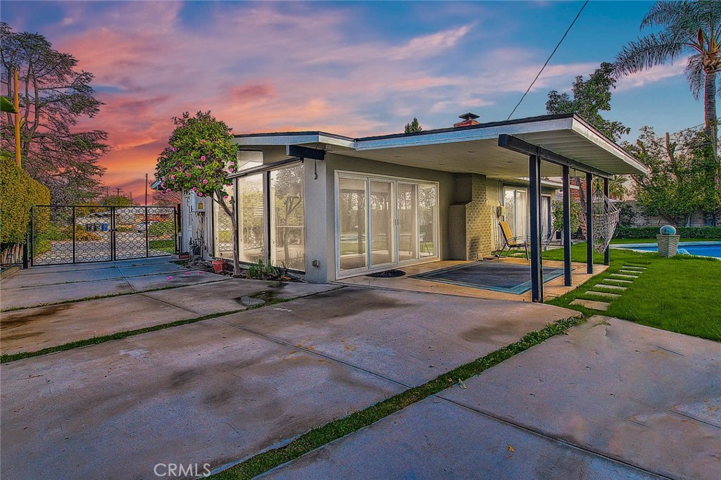 243 Greentree Road
