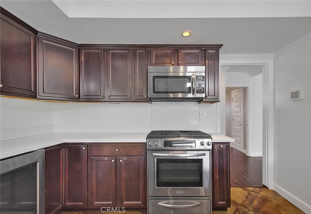 243 Greentree Road